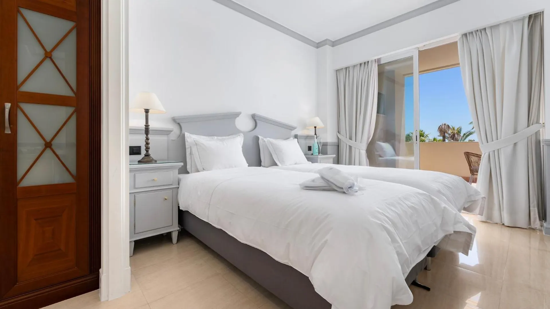 Apartment Stunning Renovated 2-Bedroom In Golden Mile Marbella Spain