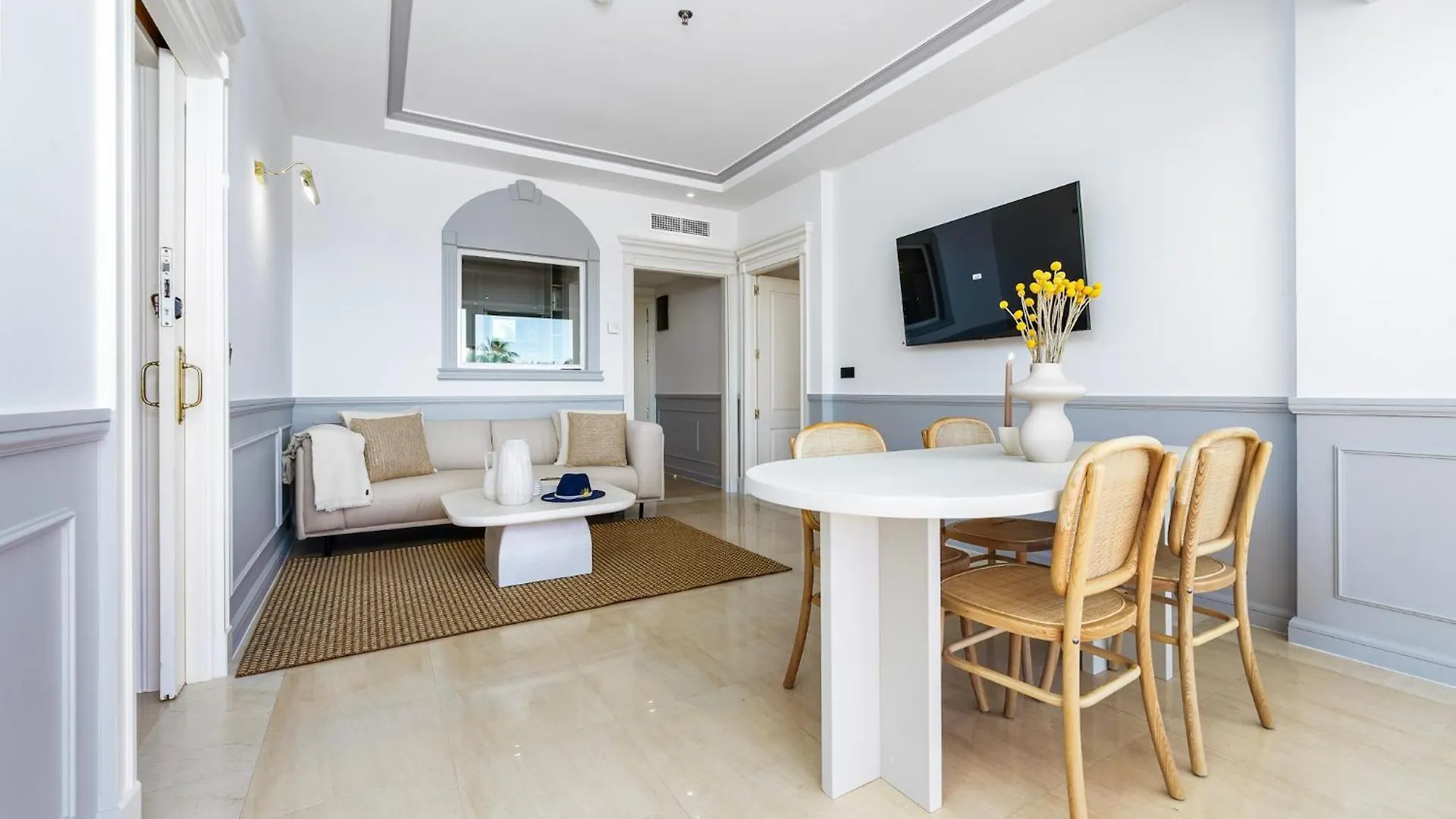Stunning Renovated 2-Bedroom In Golden Mile Marbella