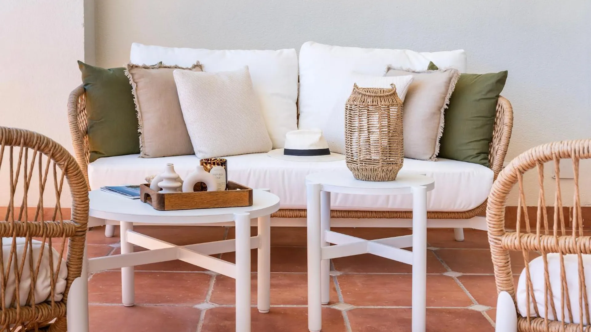 Stunning Renovated 2-Bedroom In Golden Mile Marbella