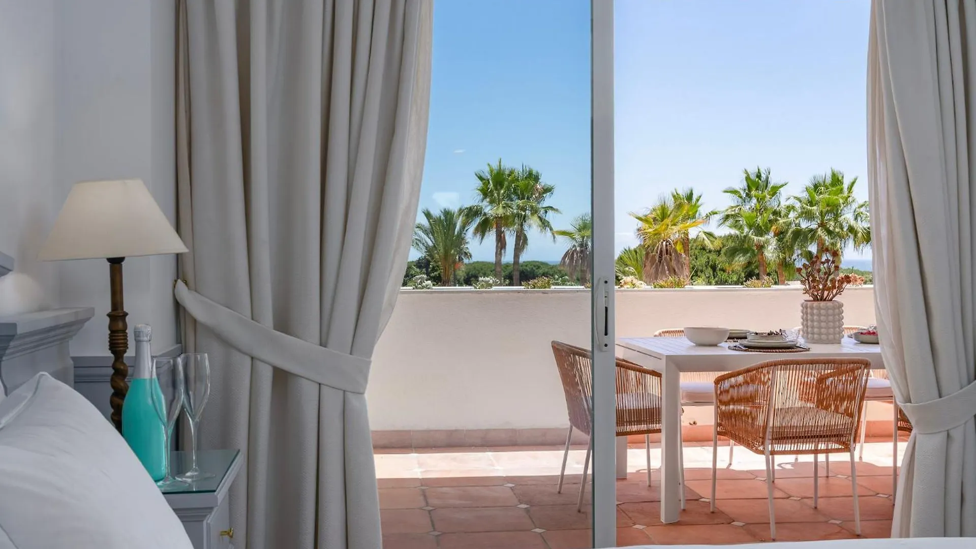 Stunning Renovated 2-Bedroom In Golden Mile Marbella Apartment