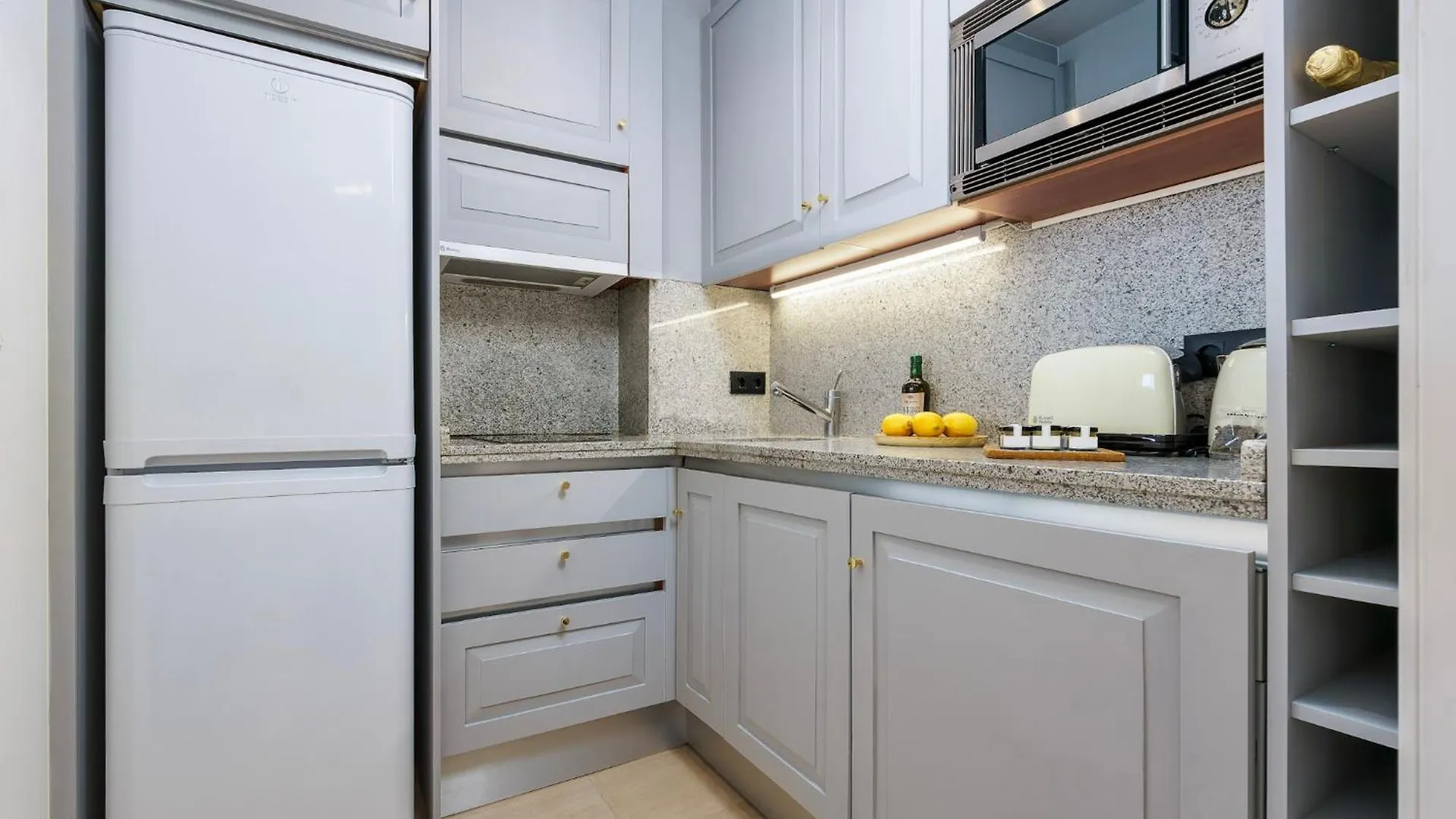 Stunning Renovated 2-Bedroom In Golden Mile Marbella 0*,  Spain